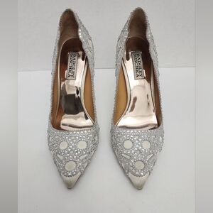 Badgley Mischka Gray Silver Satin Jeweled High Heel Shoes Size/ 7